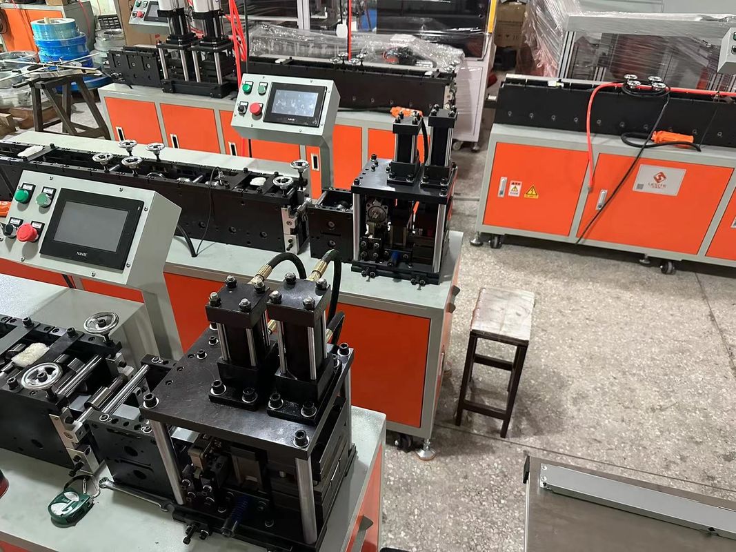 เครื่องทํากรอบกรองอากาศที่ควบคุมโดย Omron ที่ปรับความดันอากาศ